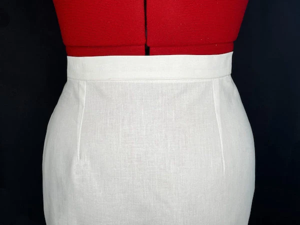 Cotton pencil skirt with a straight waistband.
